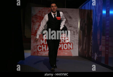 Ronnie O'Sullivan during day seven of the Dafabet Masters at Alexandra Palace, London. Stock Photo