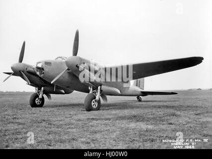 de HAVILLAND MOSQUITO P.R. Mk IV with Rolls Royce Merlin 21 engine in May 1943.  Flown by 540 Squadron RAF this aircraft  was hit  during the attack on the Gestapo HQ in Copenhagen on 21 March 1945 but landed safely back at RAF Rackheath. Stock Photo