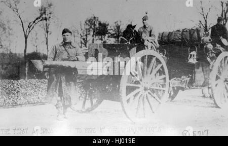 Antique c1917 photograph, The First American Gun to Fire at the German Lines. Stock Photo