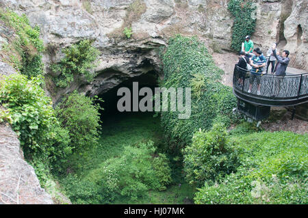 Umpherston Sinkhole (the Sunken Garden) at Mt Gambier, southeast South Australia Stock Photo