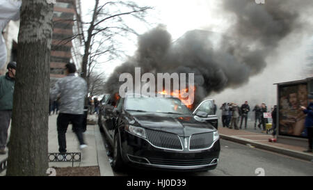 Washington, USA. 20th Jan, 2017. A limousine burns in downtown Washington following the inauguration of President Donald Trump in Washington, D.C. Washington and the entire world have watched the transfer of the United States presidency from Barack Obama to Donald Trump, the 45th president. Credit: PixelPro/Alamy Live News