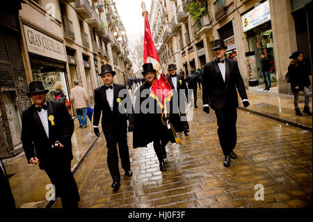 Barcelona, Catalonia, Spain. 21st Jan, 2017. In Barcelona men dressed in traditional costumes walk by the street during the Tres Tombs Procession honoring St. Anthony, patron saint of the guild of Carters and Coachmen. Credit: Jordi Boixareu/ZUMA Wire/Alamy Live News Stock Photo