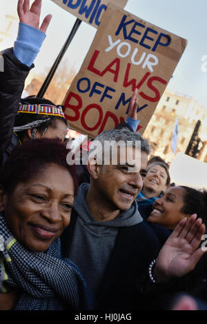 Pro-Khan Protest in London Supporters of Imran Khan formed a human ...