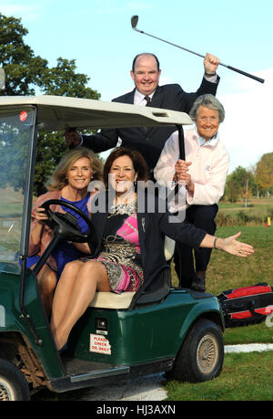 Calendar Girls actresses Jan Harvey and Lynda Bellingham driving golf ...