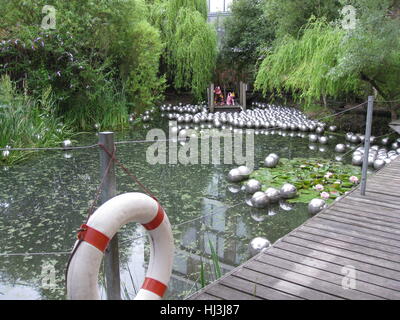 Victoria Miro art gallery in London, at the exhibition of Japanese pop artist Yayoi Kusama, 25th July 2009. Stock Photo