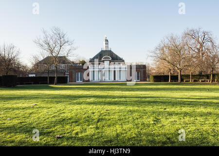 The Serpentine Gallery in London's Hyde Park, UK Stock Photo