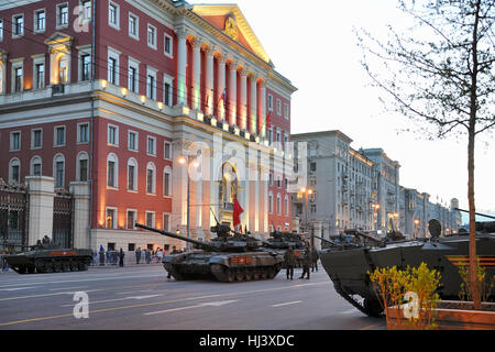 Tanks in front of the Mayor of Moscow on Tverskaya street. Moscow, Russia Stock Photo