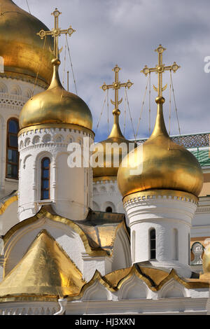 Golden Cupolas with Crosses of Annunciation Cathedral in Moscow Kremlin. Moscow, Russia Stock Photo