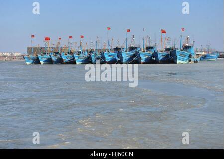 Qingdao, Qingdao, China. 22nd Jan, 2017. Qingdao, CHINA-January 22 2017: (EDITORIAL USE ONLY. CHINA OUT) . As the temperature dropped sharply in Qingdao, the sea ice stretched for more than 10 kilometers, making some fishing boats stranded in the frozen water at Jiaozhou Bay. Credit: SIPA Asia/ZUMA Wire/Alamy Live News Stock Photo