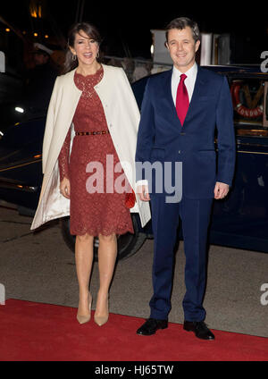 Copenhagen, Denmark. 25th Jan, 2017. Crown Prince Frederik and Crown Princess Mary arrive at the Nordatlantens Brygge for the return concert offered by the president of Iceland to the Danish Queen in Copenhagen, Denmark, 25 January 2017. The president of Iceland is in Denmark for a two day state visit. - POINT DE VUE OUT POINT DE VUE OUT - NO WIRE SERIVCE - Photo: Patrick van Katwijk/Dutch Photo Press/dpa/Alamy Live News Stock Photo