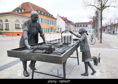 Schwetzingen, Germany. 26th Jan, 2017. The memorial entitled 'Asparagus woman' in Schwetzingen, Germany, 26 January 2017. Following a nationwide raid on right-wing extremists, the federal prosecutor's office will decide today whether arrest warrants will be issued. The main suspect is a 66-year-old man from Schwetzingen near Heidelberg. He is close to the 'Reichsbuerger' (Reich citizen) movement. Photo: Uwe Anspach/dpa/Alamy Live News Stock Photo