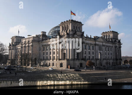 Berlin, Germany. 26th Jan, 2017. The sun shines on the Reichstag building in Berlin, Germany, 26 January 2017. This is the seat of the German Bundestag. Photo: Paul Zinken/dpa/Alamy Live News Stock Photo