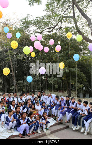 Dhaka, Bangladesh. 26th Jan, 2017. School children attended a rally with ballon to celebrate Ethics Day in front of Central Shohid Minar in Dhaka, Bangladesh on January 26, 2016. Credit: zakir hossain chowdhury zakir/Alamy Live News Stock Photo