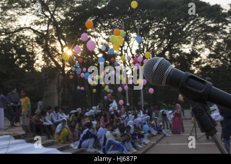 Dhaka, Bangladesh. 26th Jan, 2017. DHAKA, BANGLADESH - JANUARY 26 : School children attended a rally with ballon to celebrate Ethics Day in front of Central Shohid Minar in Dhaka, Bangladesh on January 26, 2016. Credit: Zakir Hossain Chowdhury/ZUMA Wire/Alamy Live News Stock Photo