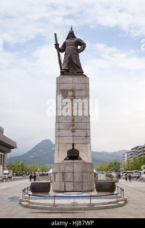 Bronze statue of Admiral Yi Sun-Shin at the Gwanghwamun Square in Seoul, South Korea, viewed from the front. Stock Photo