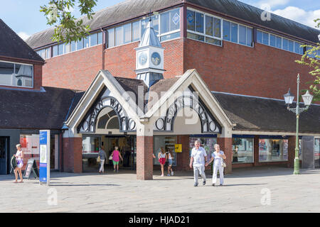 Entrance to Swan Walk shopping centre, Carfax, Horsham, West Sussex, England, United Kingdom Stock Photo