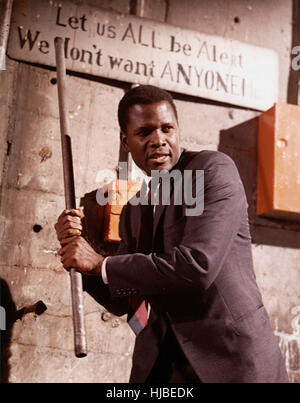 IN THE HEAT OF THE NIGHT (1967)  SIDNEY POITIER  NORMAN JEWISON (DIR)  MOVIESTORE COLLECTION LTD Stock Photo