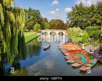 Puniting on the River Cam, Cambridge, England, UK Stock Photo