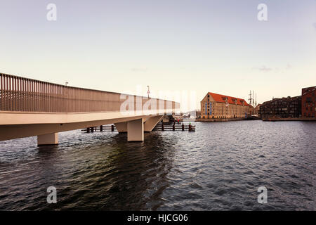 The inner harbour bridge (Inderhavns broen) connecting the districts of Nyhavn and Christianshavn. Copenhagen, Denmark. Stock Photo