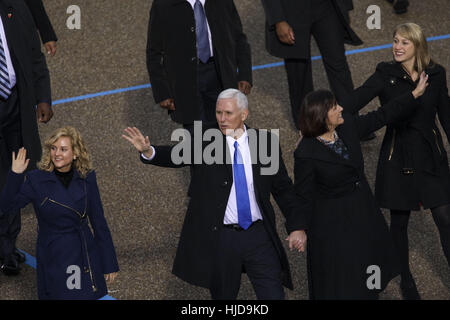 Washington, DC, USA. 20th Jan, 2017. U.S. Vice President Mike Pence, wife Karen Pence and family attend the inauguration parade of Donald J. Trump as 45th President of the United States in front of the White House on Friday, January 20, 2017 in Washington, DC © 2017 Patrick T. Fallon Credit: Patrick Fallon/ZUMA Wire/Alamy Live News Stock Photo