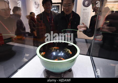 Fuzhou, China's Fujian Province. 24th Jan, 2017. Visitors view a lacquer work of Zheng Yikun, an inheritor of national intangible cultural heritage, during a lacquer art exhibition in Fuzhou, capital of southeast China's Fujian Province, Jan. 24, 2017. Credit: Lin Shanchuan/Xinhua/Alamy Live News Stock Photo
