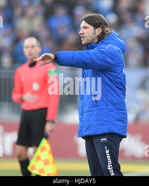 Darmstadt, Germany. 21st Jan, 2017. Darmstadt's coach Torsten Frings gives instructions from the touchline during the German soccer Bundesliga match between SV Darmstadt and Borussia Moenchengladbach in the Jonathan Heimes Stadium in Darmstadt, Germany, 21 January 2017. Photo: Arne Dedert/dpa/Alamy Live News Stock Photo