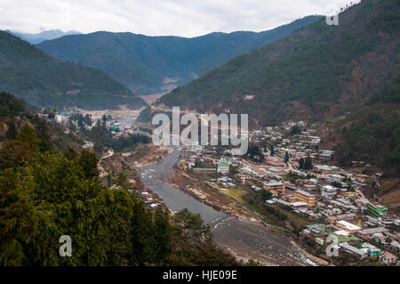 Town of Dirang (Dhirang) at 1620 metres, gateway to the Tawang Valley, Arunachal Pradesh, India Stock Photo