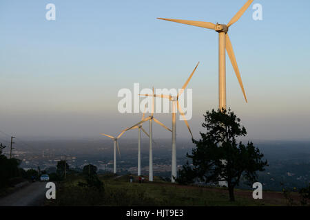 KENYA, Nairobi, Ngong Hills, 25,5 MW Wind Power Station with Gamesa wind turbines, owned and operated by KENGEN Kenya Electricity Generating Company, Gamesa ist part of company Siemens Gamesa Renewable Energy / KENIA, Ngong Hills Windpark, Betreiber KenGen Kenya Electricity Generating Company mit Gamesa Windkraftanlagen Stock Photo