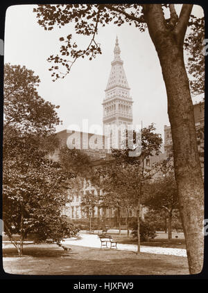 Gramercy Park with View of Metropolitan Life Insurance Company Tower in Background, New York City, New York, USA, by Frances Benjamin Johnston, 1922 Stock Photo