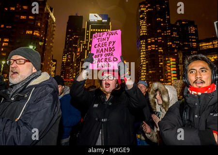 New York, USA. 24th Jan, 2017. Hundreds of New Yorkers joined Actress Jane Fonda and Film Director Josh Fox in the evening of January 24 at Columbus Circle in New York for a rally and march to Trump Tower in a massive peaceful protest after Trump signs orders to advance Keystone XL and Dakota Access Pipelines. Credit: Erik McGregor/Pacific Press/Alamy Live News Stock Photo