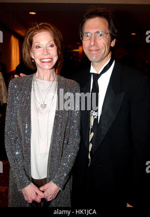 Mary Tyler Moore and her husband, Doctor Robert Levine, at one of the receptions prior to the 2005 White House Correspondents Dinner in Washington, DC on April 30, 2005.Credit: Ron Sachs/CNP.RESTRICTION: NO New York or New Jersey Newspapers or newspapers within a 75 mile radius of New York City /MediaPunch Stock Photo