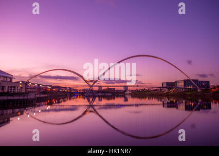 Stockton on Tees, Cleveland UK. 4th February 2017. Clear skies over Cleveland at dusk after a cold and dry day in North East England. Credit Robert Smith Stock Photo