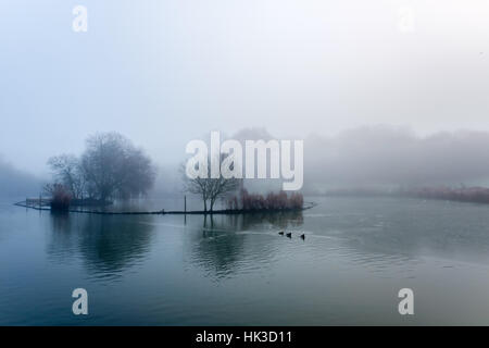 Frosty, misty morning at the boating lake, Corby, England Stock Photo