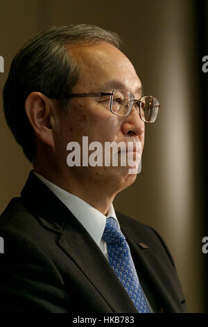 Tokyo, Japan. 27th Jan, 2017. Toshiba Corp. President Satoshi Tsunakawa attends a news conference at the company headquarters on January 27, 2017, Tokyo, Japan. Toshiba announced plans to split off part of its core memory chip business (excluding the image sensor business) to raise money in the face of excessive debt generated by its US nuclear business. The announcement came after Toshiba's board approved the decision earlier on Friday, January 27. Credit: Rodrigo Reyes Marin/AFLO/Alamy Live News Stock Photo