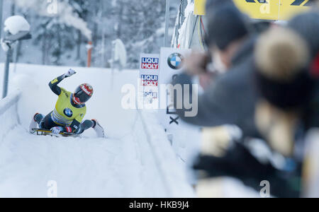 Koenigssee, Germany. 27th Jan, 2017. Jacqueline Loelling cheering her first place on the ice rink at the bobsleigh world cup in Schoenau am Koenigssee, Germany, 27 January 2017. Credit: dpa picture alliance/Alamy Live News Stock Photo