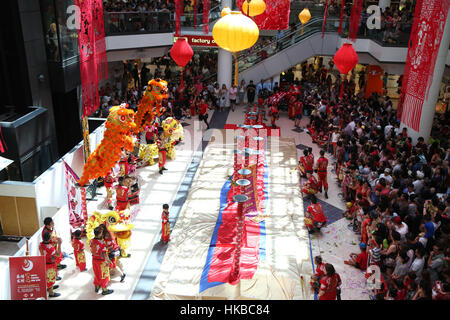 Sydney, Australia. 28th January, 2017. Market City shopping centre in Sydney’s Chinatown celebrated Chinese New Year with entertainment, offers and giveaways. Jin Wu Koon – High Poles Performance. Credit: Richard Milnes/Alamy Live News Stock Photo