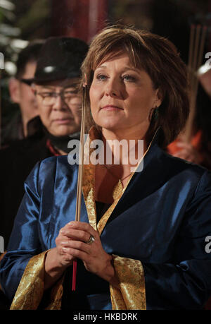 Richmond, Canada. 27th Jan, 2017. British Columbia Premier Christy Clark prays with incense at a temple to welcome the Chinese Lunar New Year in Richmond, Canada, Jan. 27, 2017. Credit: Liang Sen/Xinhua/Alamy Live News Stock Photo