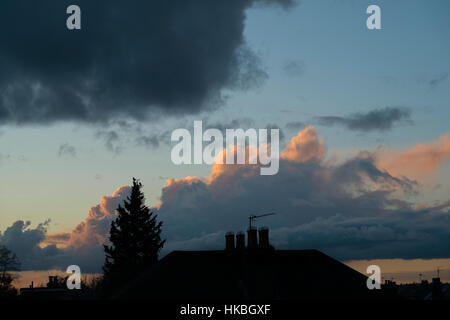 Wimbledon, London, UK. 28th January, 2017. Large and colourful cloud formations over London at sunset after late thunderstorm and heavy rain in SW London. © Malcolm Park/Ģ����ý Live News. Stock Photo