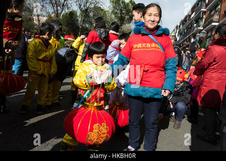Madrid, Spain. 28th January, 2017. Chinese Lunar New Year celebrations. Parade in the district of Usera, Madrid. The Chinese Lunar New Year, or Spring Festival, falls on 28 January this year marking the Year of the Rooster. Credit: M. Ramirez/Alamy Live News Stock Photo