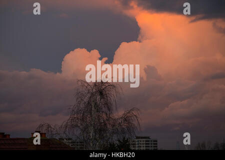 Wimbledon, London, UK. 28th January, 2017. Large and colourful cloud formations over London at sunset after late thunderstorm and heavy rain in SW London. © Malcolm Park/Alamy Live News. Stock Photo