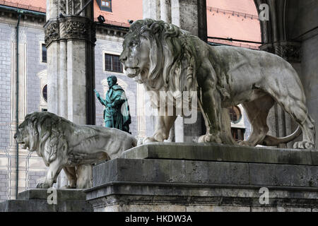 Stone lions and bronze statue of Count Tilly, Feldherrnhalle, Odeonsplatz, Munich, Bavaria, Germany Stock Photo