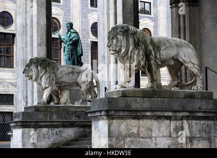 Stone lions and bronze statue of Count Tilly, Feldherrnhalle, Odeonsplatz, Munich, Bavaria, Germany Stock Photo