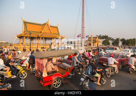 PHNOM PENH, CAMBODIA - JANUARY 24, 2016: Cars, Tuk Tuk and motorcycles are stuck in a traffic jam on a the road along the Mekong river in Cambodia cap Stock Photo