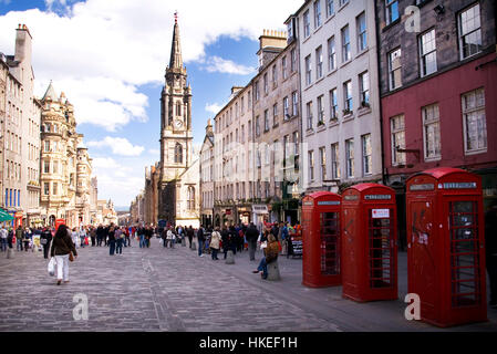 Royal mile street scene looking down towards Tron Kirk in Edinburgh Stock Photo
