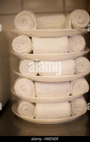 https://l450v.alamy.com/450v/hkendf/stack-of-rolled-up-towels-on-plate-cloth-hygiene-elegance-restaurant-hkendf.jpg