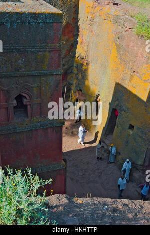 Pilgrims at Biete Ghiorgis (House of St George), one of rock hewn churches in Lalibela (UNESCO World Heritage site), Ethiopia Stock Photo