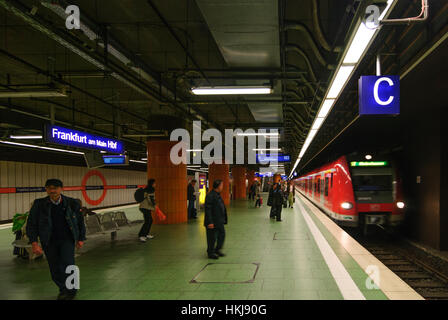 Frankfurt am Main: Central Station; Ground floor with S-Bahn, Hauptbahnhof, Hessen, Hesse, Germany Stock Photo