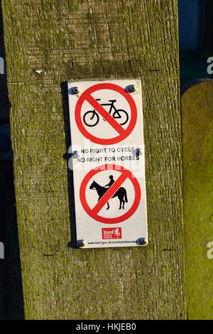 Loose Village, Maidstone, Kent, UK. Public footpath sign - no cycling or horses Stock Photo