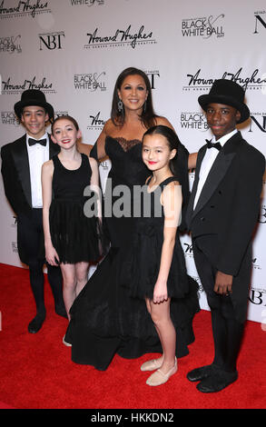 Las Vegas, USA. 28th Jan, 2017. Vanessa Williams. Nevada Ballet Theatre presents the 33rd annual Black & White Ball honoring Vanessa Williams, as its 2017 'Woman of the Year' at the Aria Las Vegas. Credit: Mjt/AdMedia/ZUMA Wire/Alamy Live News Stock Photo