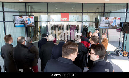 Berlin, Germany. 29th Jan, 2017. Supporters of the SPD party stand inside the party headquarters in Berlin, Germany, 29 January 2017. Photo: Kay Nietfeld/dpa/Alamy Live News